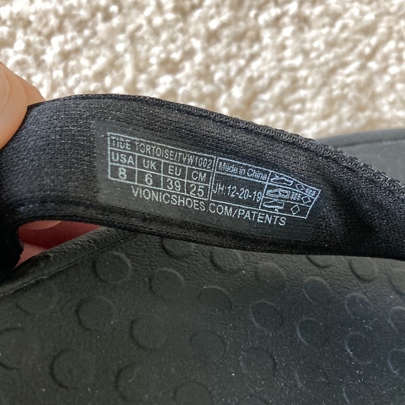 Vionic Size 8 Tortoiseshell, print straps.  Only worn a few times! - Picture 7 of 7